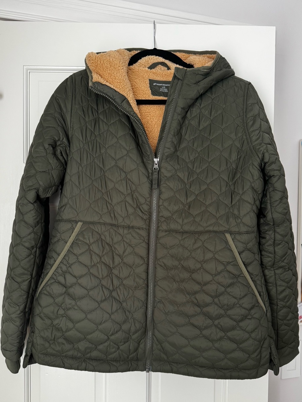 Amazon Essentials womens Lightweight Quilted Full-Zip Water-Resistant Sherpa-Lin